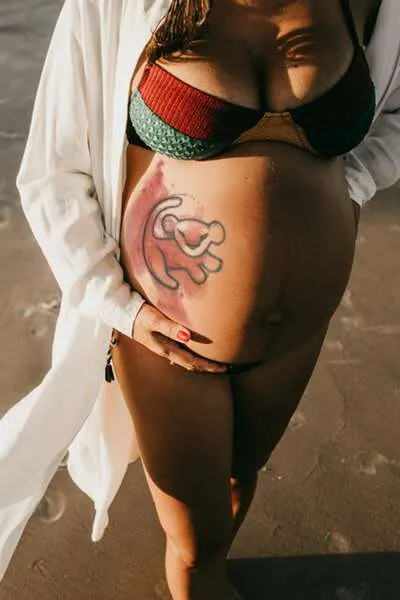 Idee für ein temporäres Tattoo für den Schwangerschaftsbauch